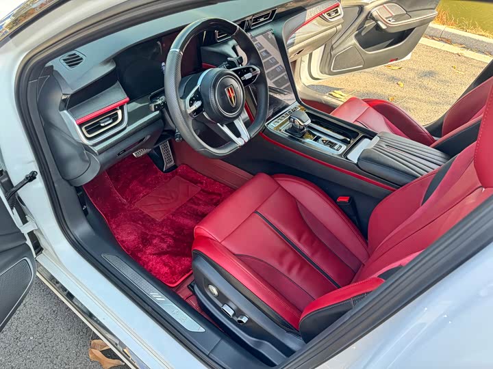 Фото 7 - Hongqi H6