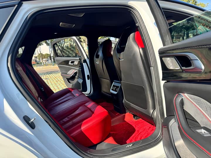 Фото 9 - Hongqi H6