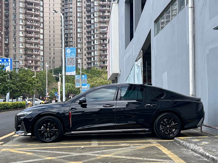 Фото 5 - Hongqi H6