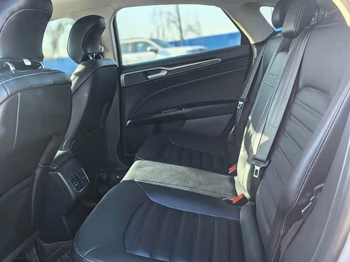 Фото 4 - Ford Mondeo