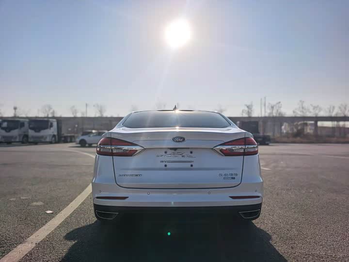 Фото 8 - Ford Mondeo