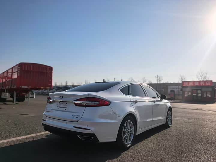 Фото 9 - Ford Mondeo