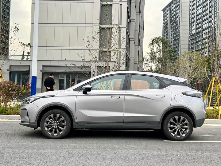 Фото 4 - Geely Geometry C