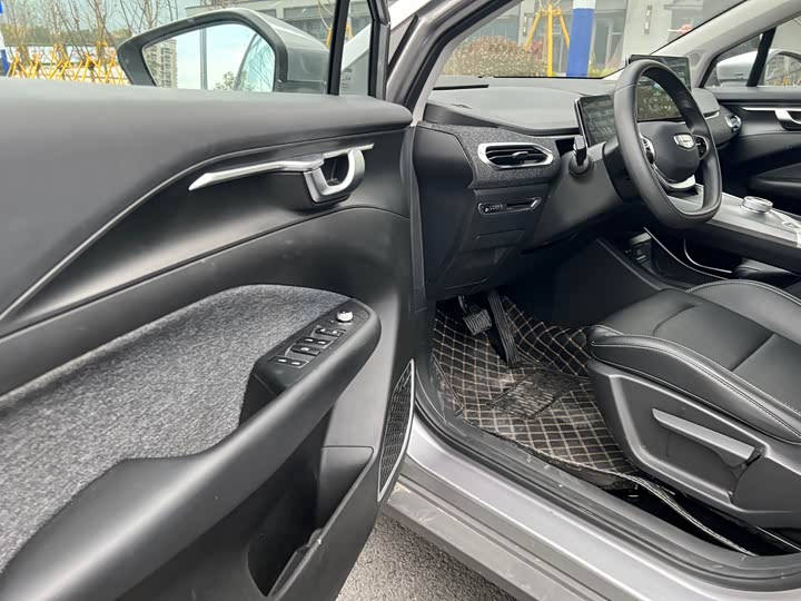 Фото 9 - Geely Geometry C