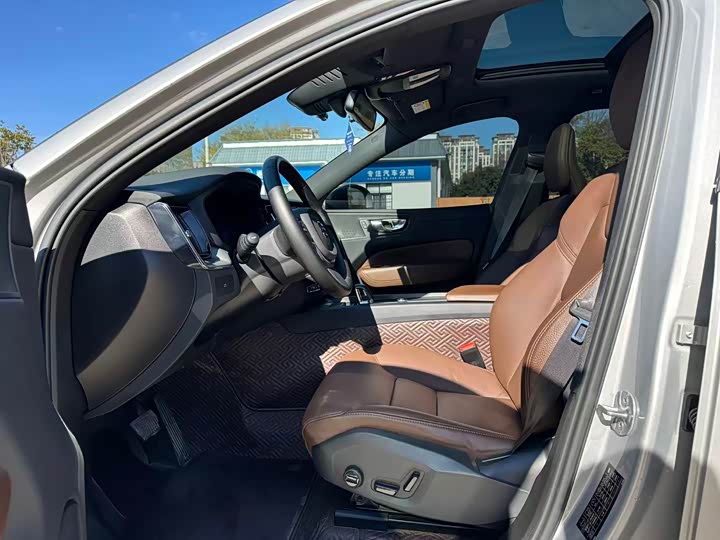 Фото 4 - Volvo XC60