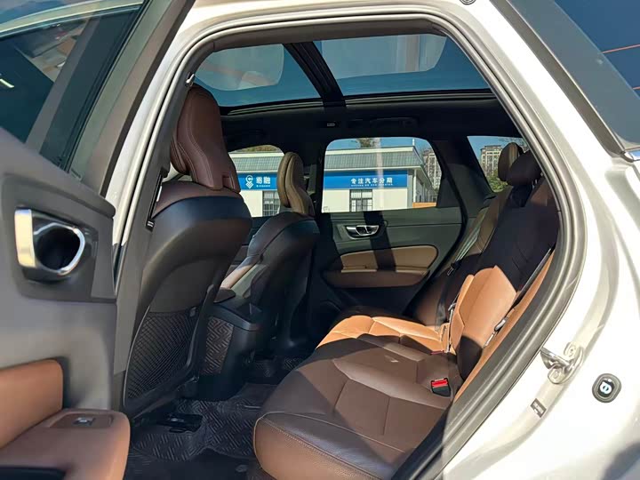 Фото 5 - Volvo XC60