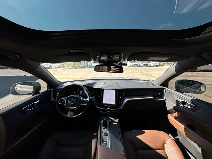 Фото 6 - Volvo XC60