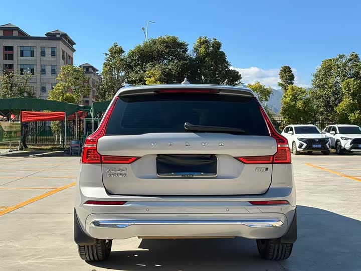 Фото 8 - Volvo XC60