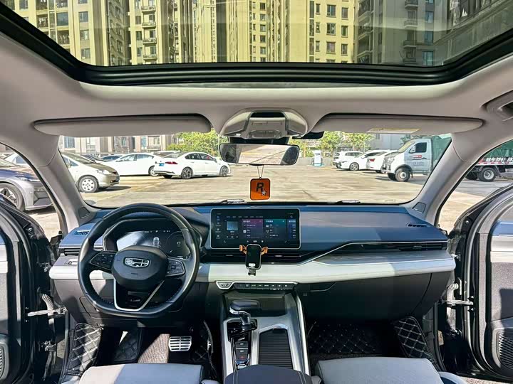 Фото 4 - Geely Preface