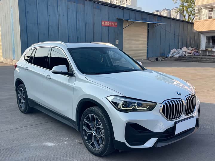 Фото 2 - BMW X1