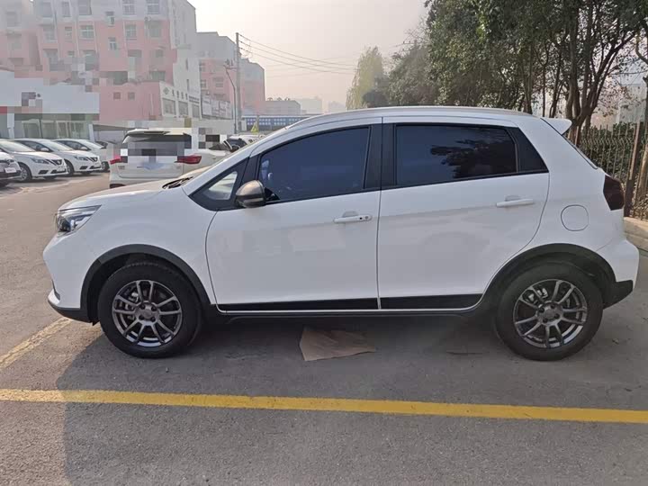 Фото 5 - Geely Vision X3