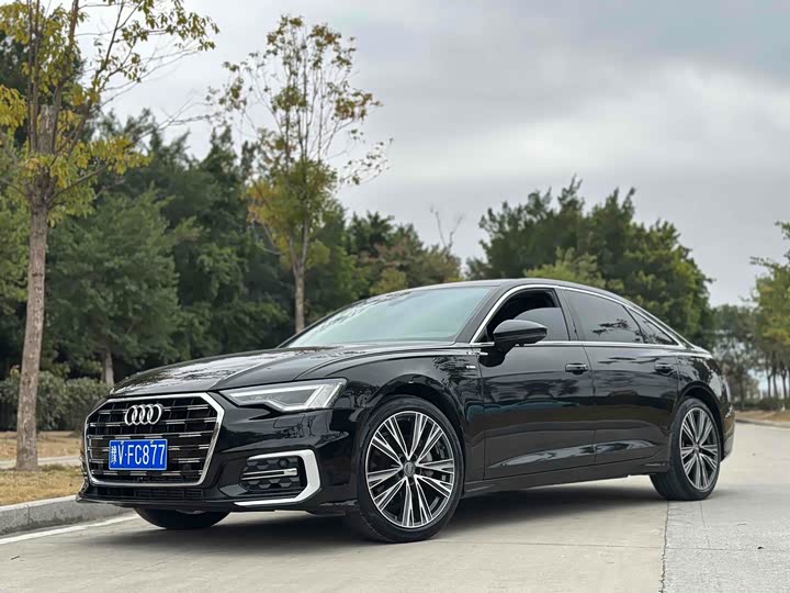 Фото 1 - Audi A6L