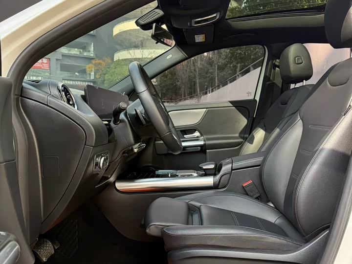 Фото 4 - Mercedes-Benz GLA-Class