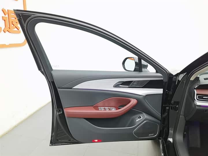 Фото 8 - Hongqi H5 Hybrid