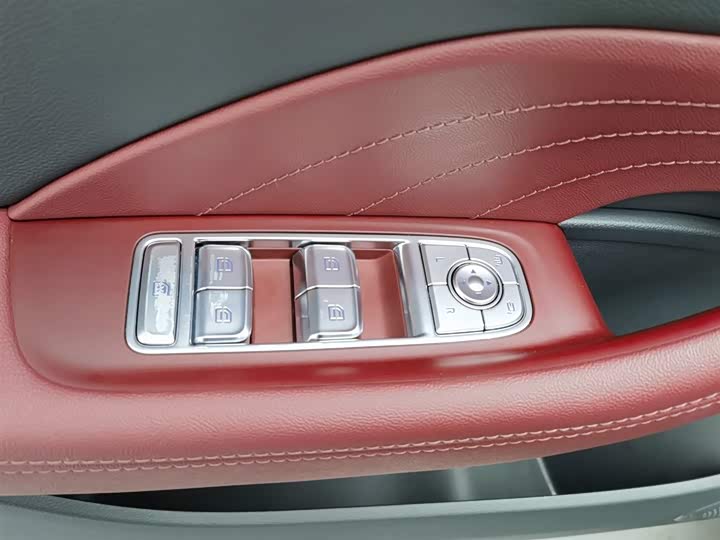 Фото 9 - Hongqi H5 Hybrid