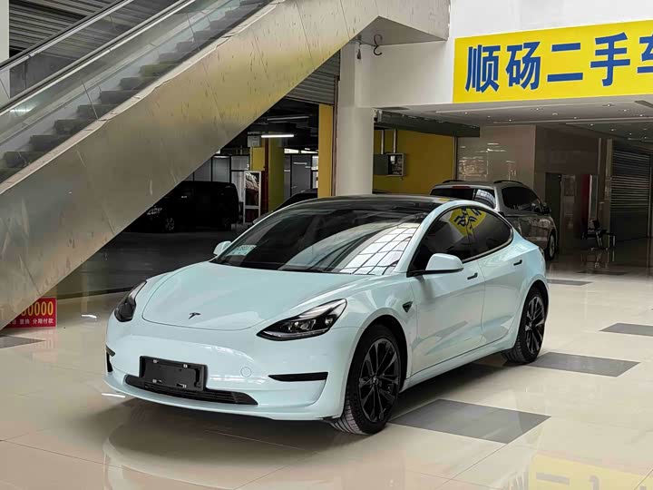 Фото 1 - Tesla Model 3