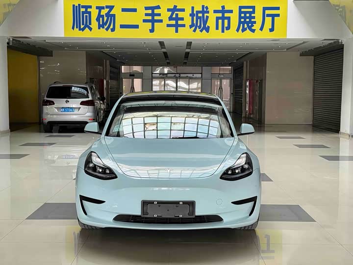 Фото 2 - Tesla Model 3