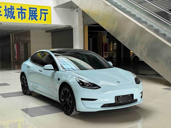 Фото 3 - Tesla Model 3