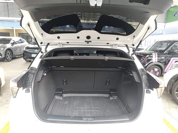 Фото 9 - MG Motor 4 EV