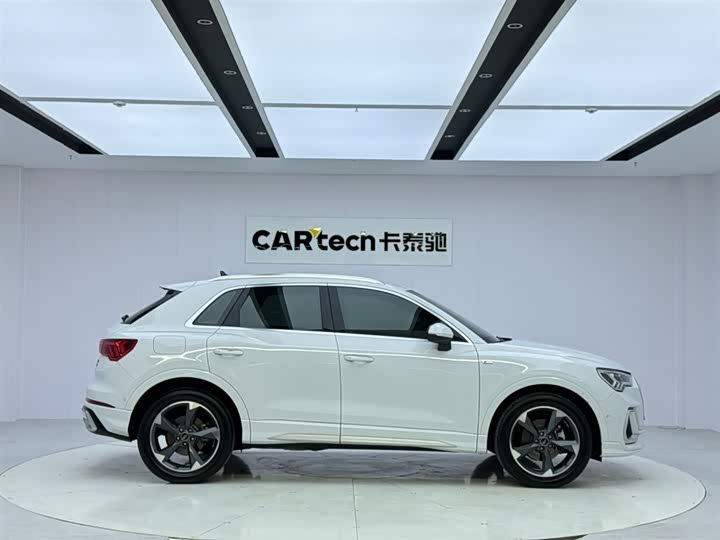 Фото 6 - Audi Q3