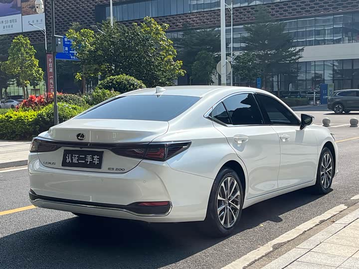 Фото 5 - Lexus ES