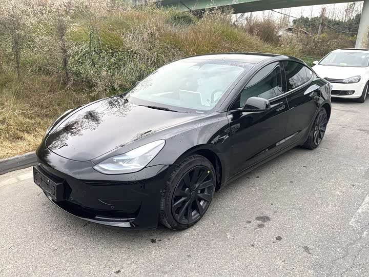Фото 1 - Tesla Model 3