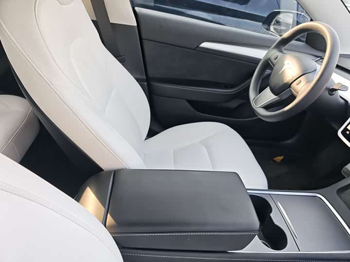 Фото 8 - Tesla Model 3