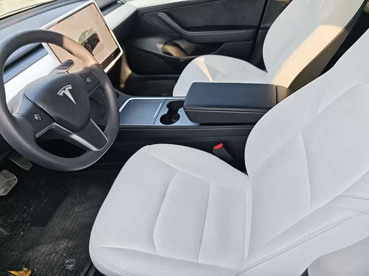 Фото 9 - Tesla Model 3