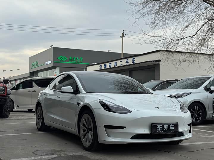 Фото 3 - Tesla Model 3
