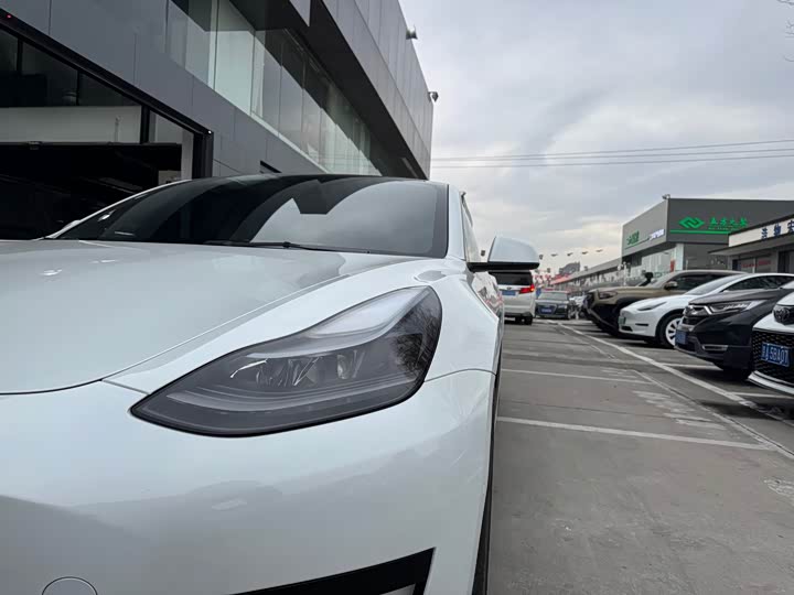 Фото 4 - Tesla Model 3