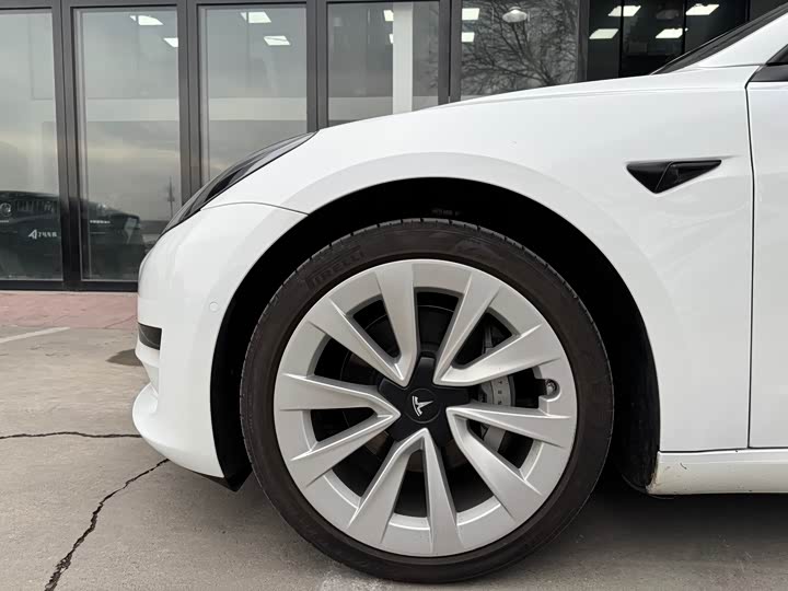 Фото 5 - Tesla Model 3