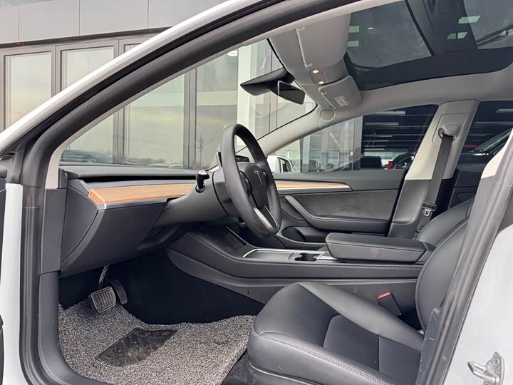 Фото 6 - Tesla Model 3