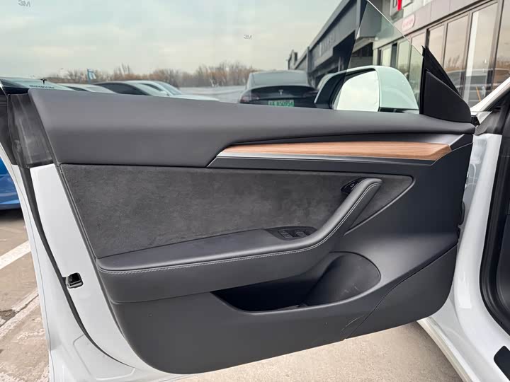 Фото 8 - Tesla Model 3