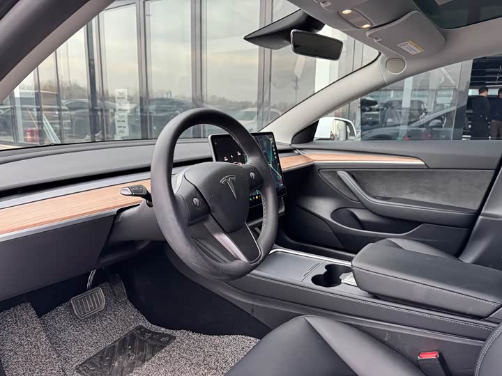 Фото 9 - Tesla Model 3