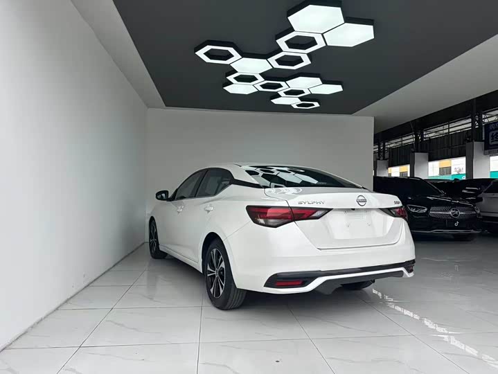 Фото 9 - Nissan Sylphy