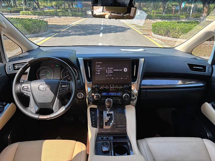 Фото 8 - Toyota Vellfire