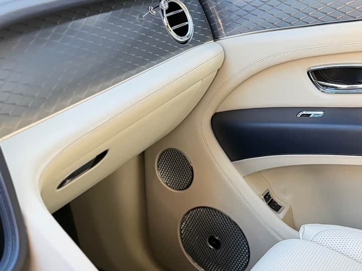 Фото 8 - Bentley Bentayga