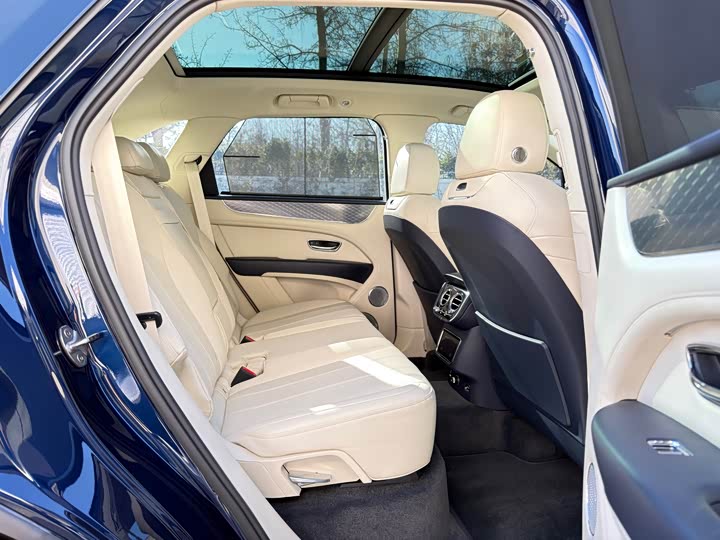 Фото 9 - Bentley Bentayga