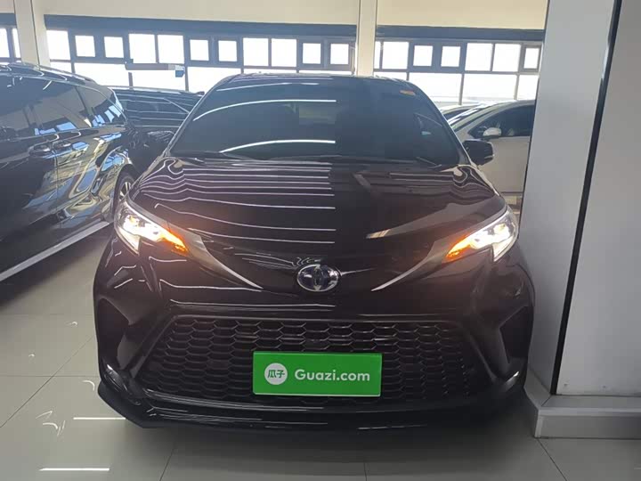 Фото 3 - Toyota Granvia