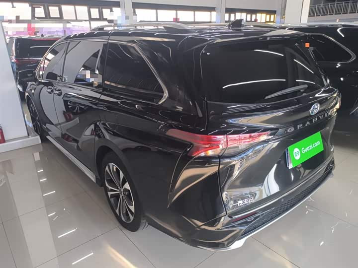 Фото 5 - Toyota Granvia