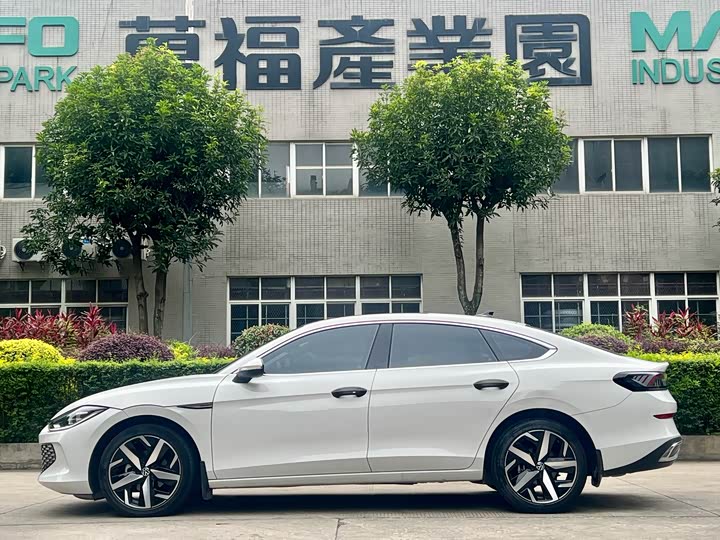 Фото 3 - Volkswagen Lamando L