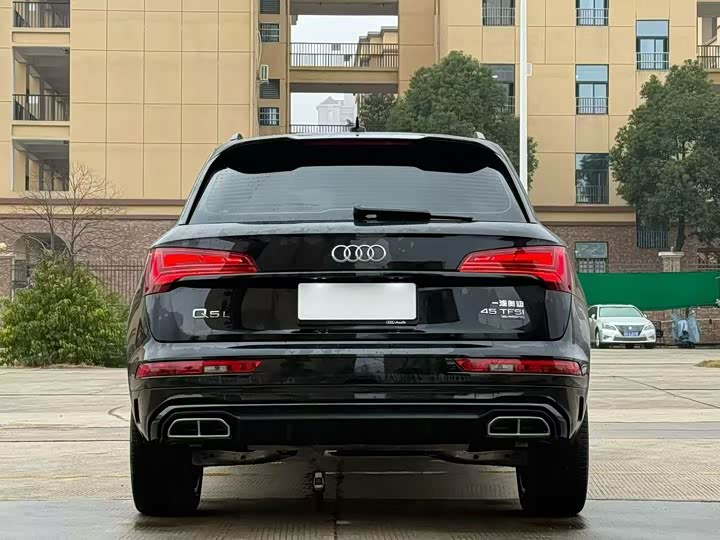 Фото 8 - Audi Q5L