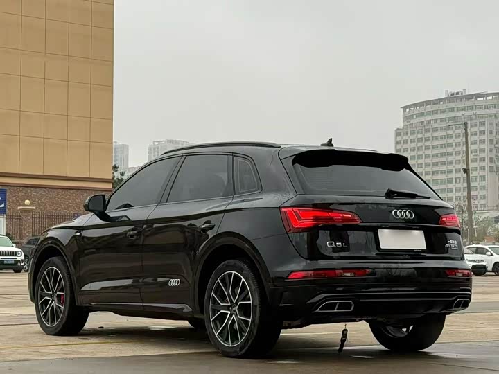 Фото 9 - Audi Q5L