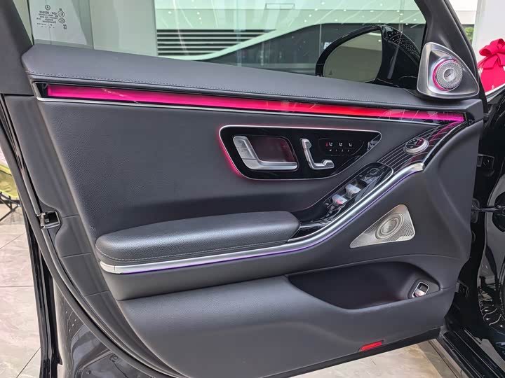 Фото 6 - Mercedes-Benz S-Class