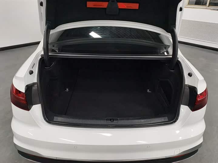 Фото 4 - Audi A4L