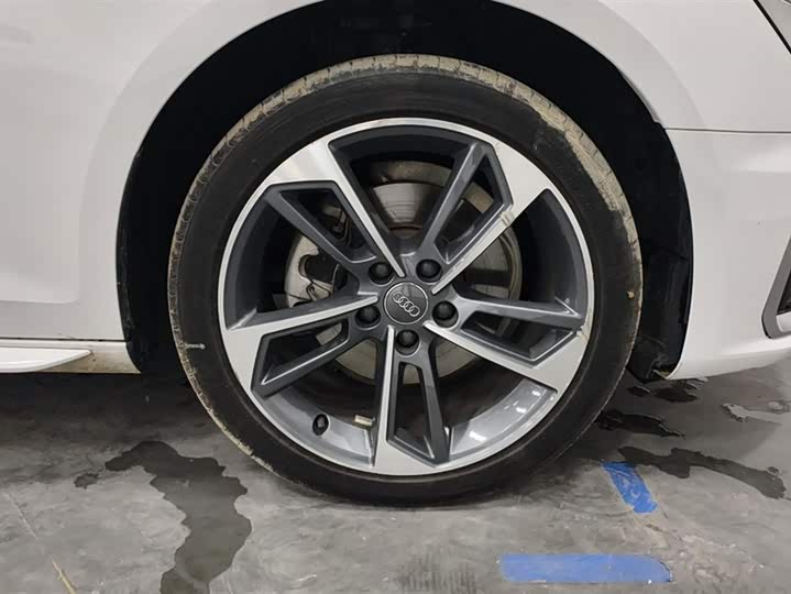 Фото 6 - Audi A4L