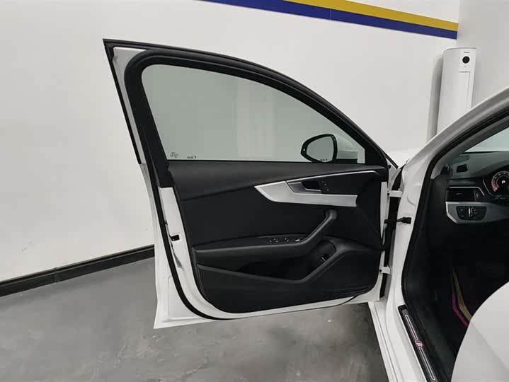 Фото 7 - Audi A4L