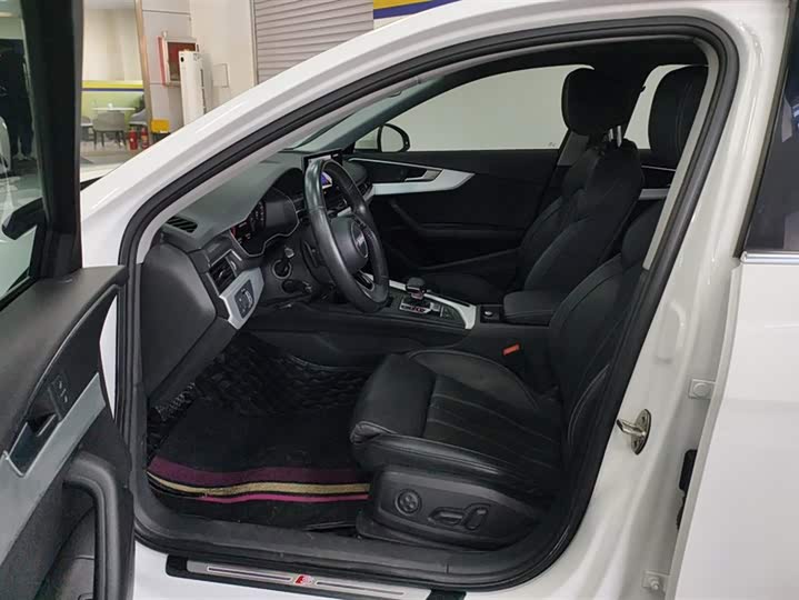 Фото 9 - Audi A4L