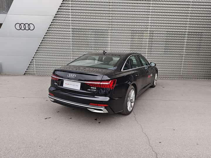 Фото 5 - Audi A6L