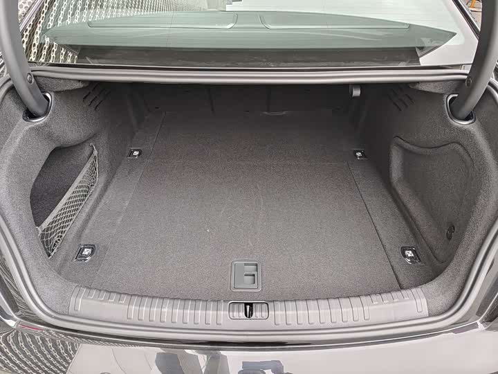 Фото 9 - Audi A6L